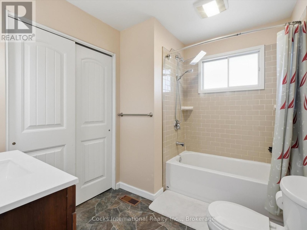 36 SUSAN STREET W, Huntsville (Chaffey)