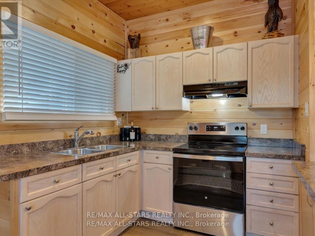 11 LITTLE BAY DRIVE, Gull River