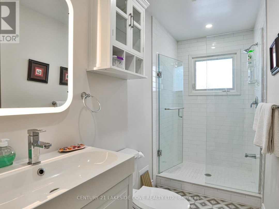 9 PINETREE COURT, 