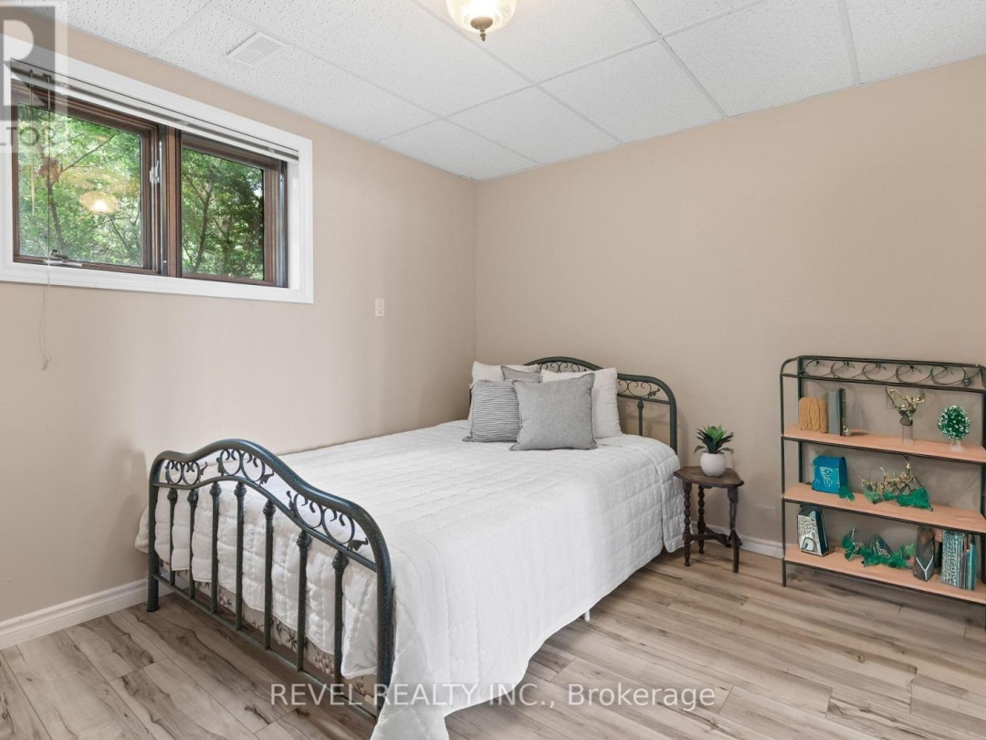 126 PINEWOOD BOULEVARD, Canal Lake