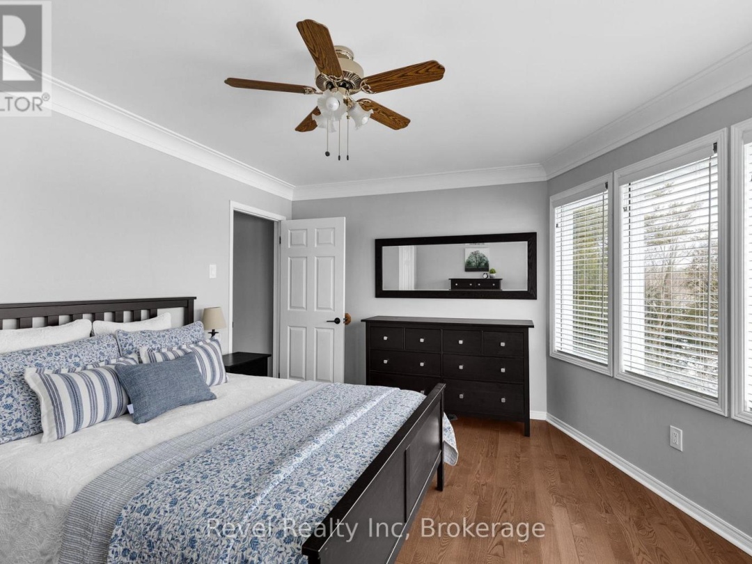 75 SILVER POINT DRIVE, Silver Lake
