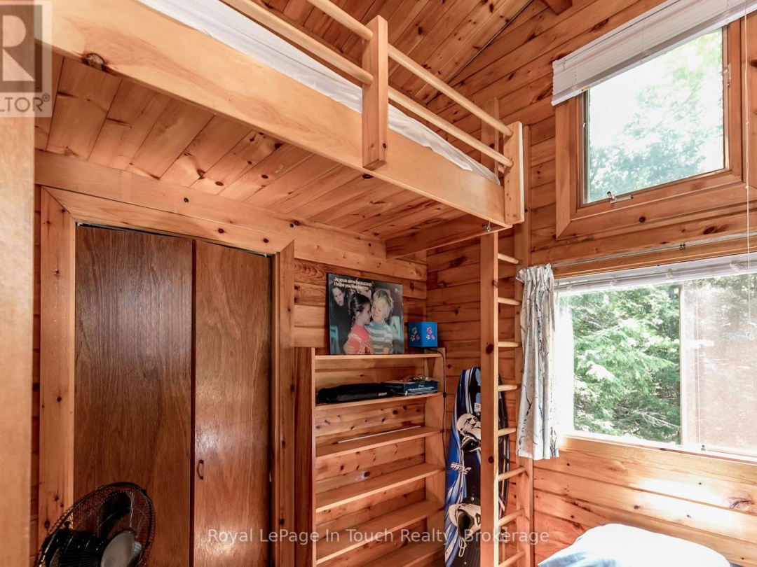 B207-7 WAHSOUNE ISLAND, Georgian Bay