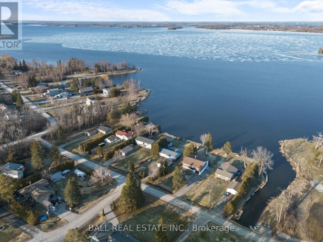 11 LAKEVIEW CRESCENT, Pigeon Lake