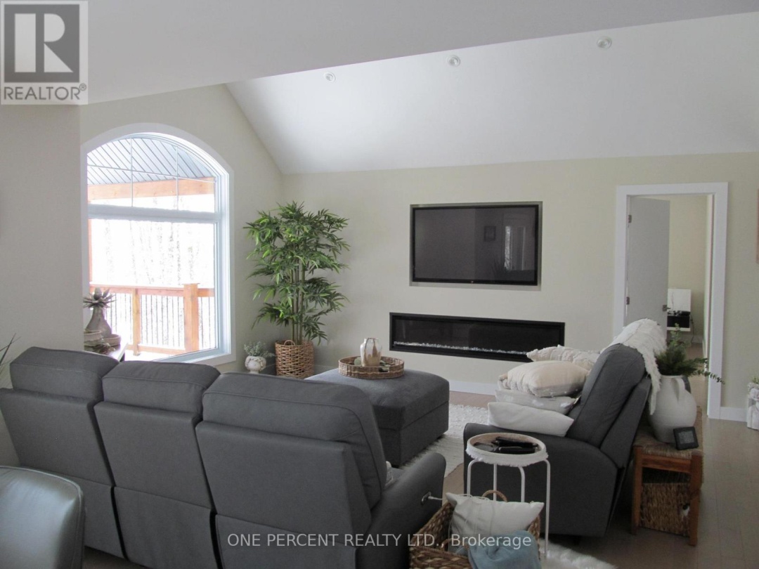 1333 WALKER LAKE DRIVE, Lake of Bays (Sinclair)