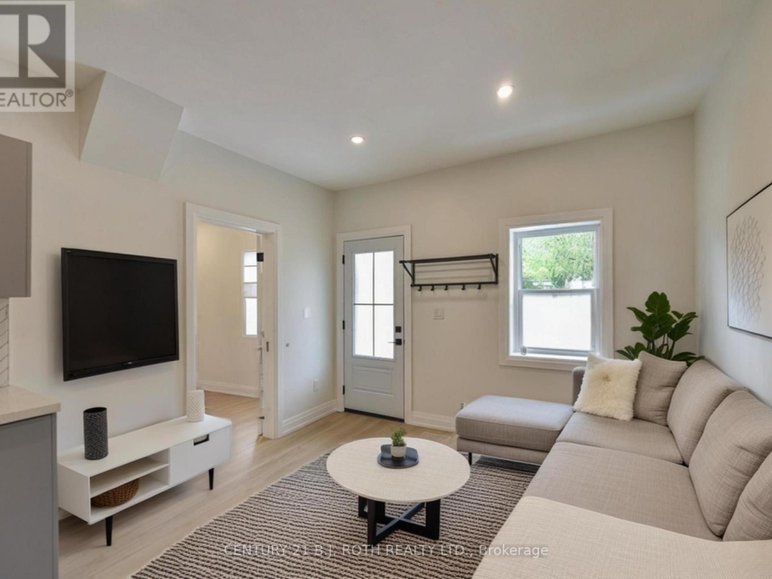 274 MISSISSAGA STREET W, 