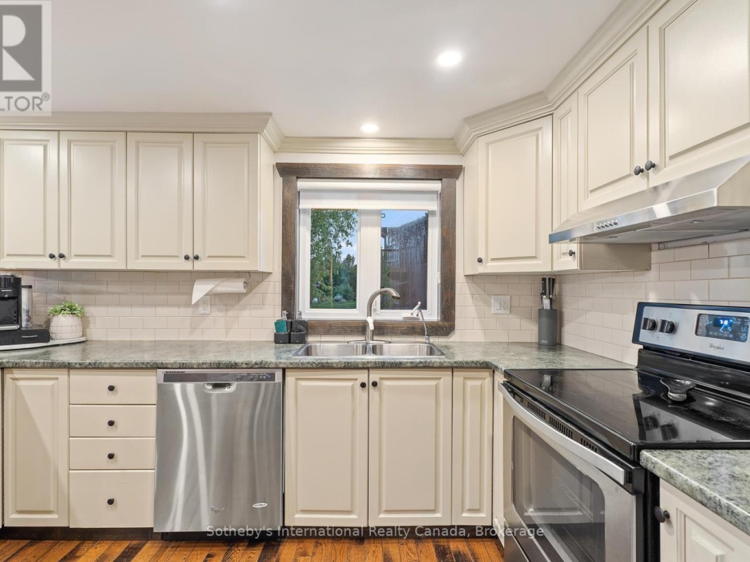 1111 MAPLEHURST DRIVE, Peninsula Lake