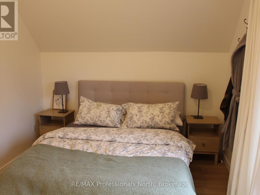 1121 OLD DONALD ROAD N, 