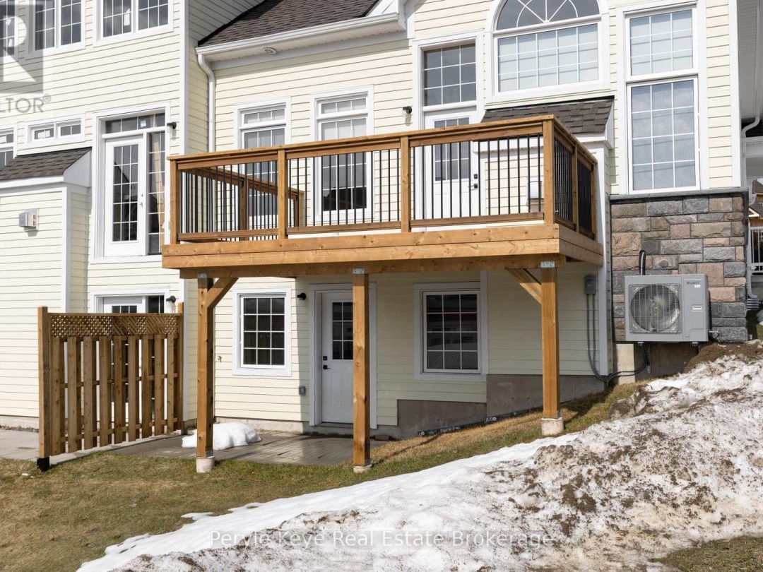 2 LEEDS COURT, Muskoka River