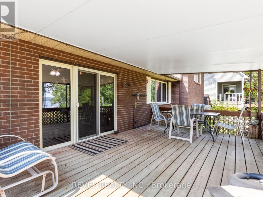 126 PINEWOOD BOULEVARD, Canal Lake