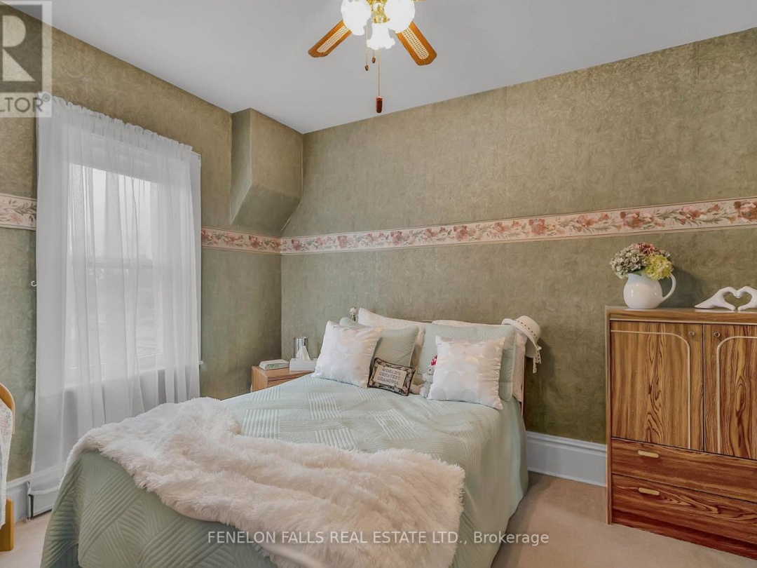 12 NORTH STREET, Kawartha Lakes (Fenelon Falls)
