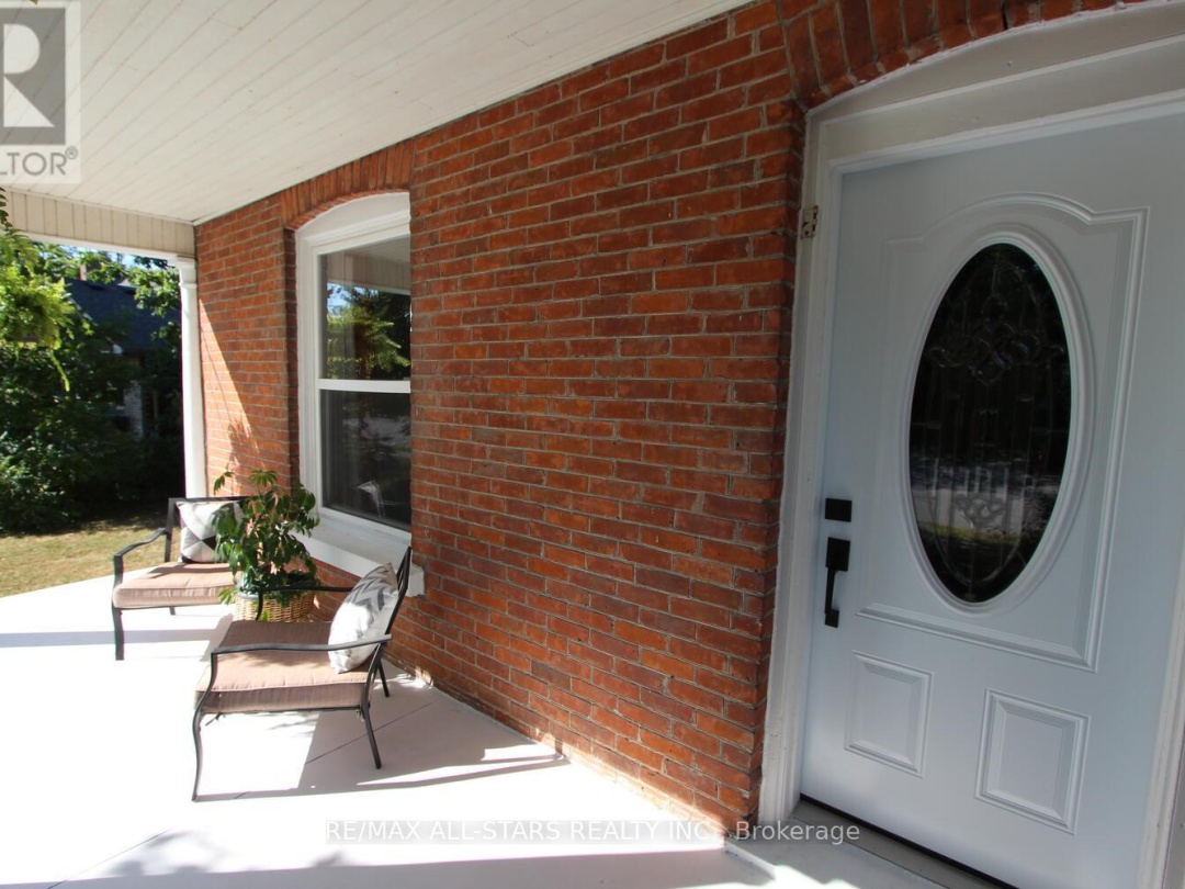 21 FRANCIS STREET E, 