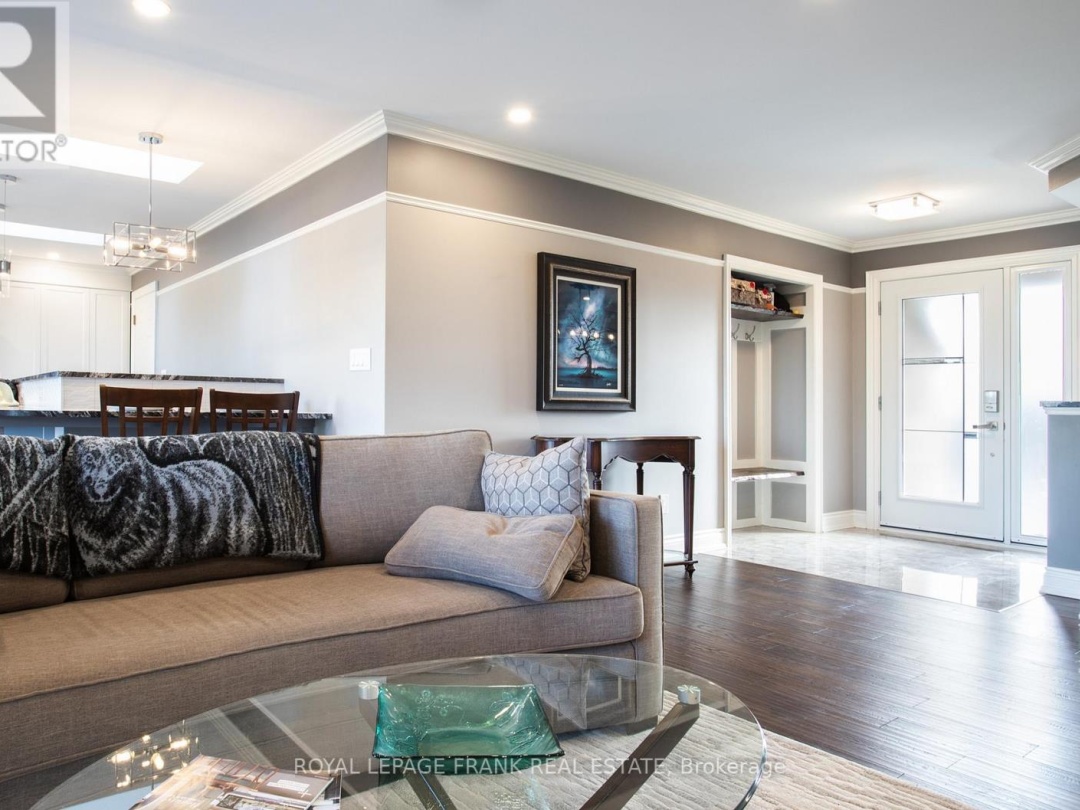 15 HALLETT CRESCENT, 