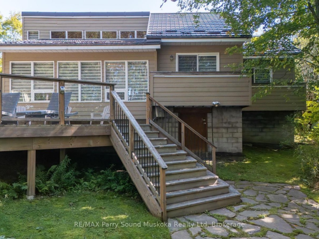 587 CENTRE ROAD, Manitouwabing Lake
