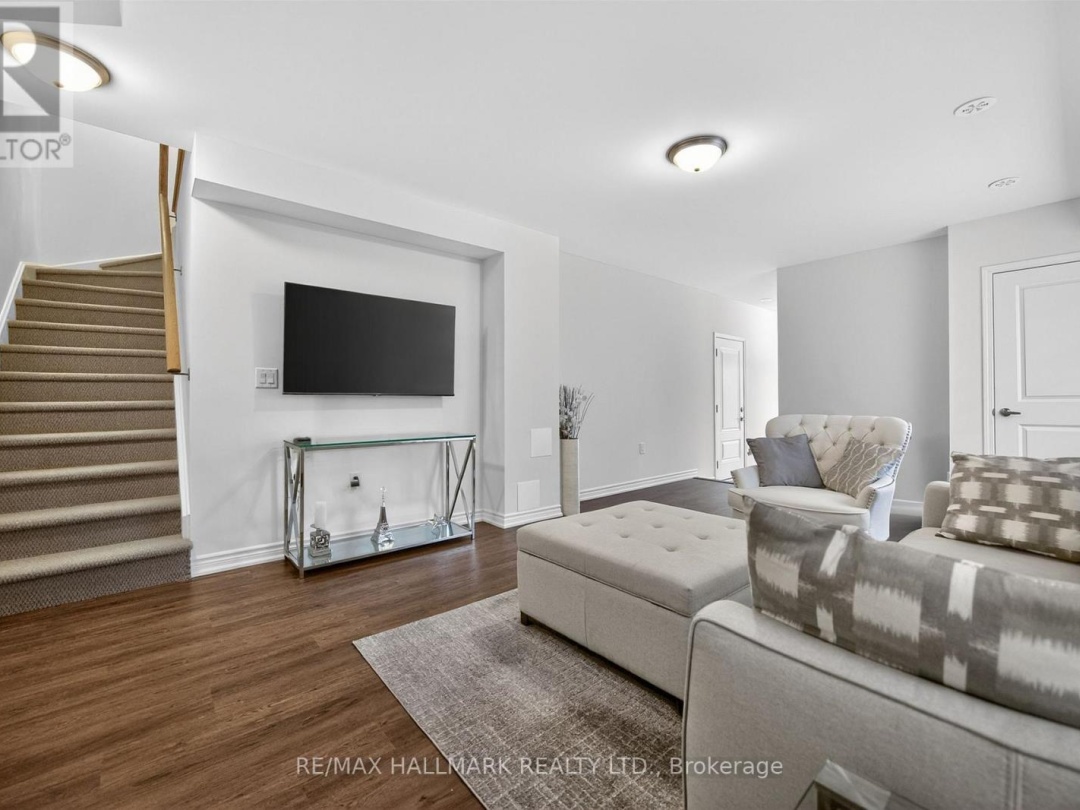2 WYN WOOD LANE, Orillia