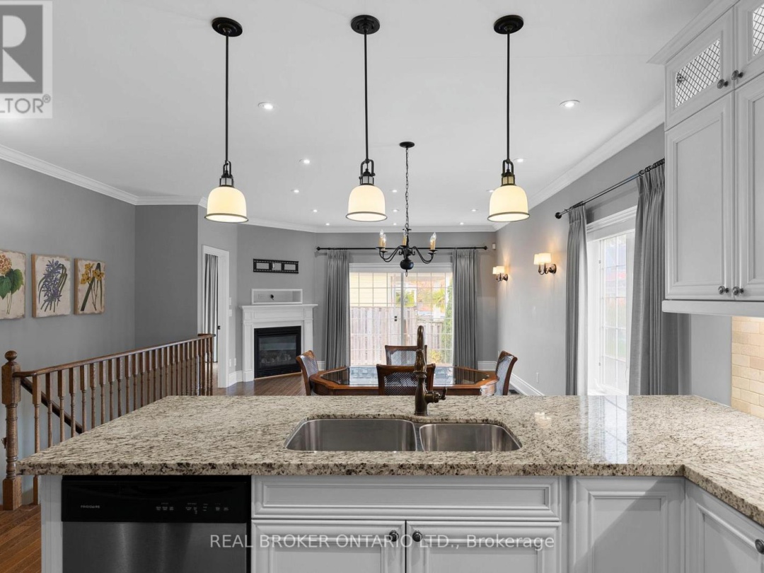 3315 BEACH CLUB BOULEVARD, 