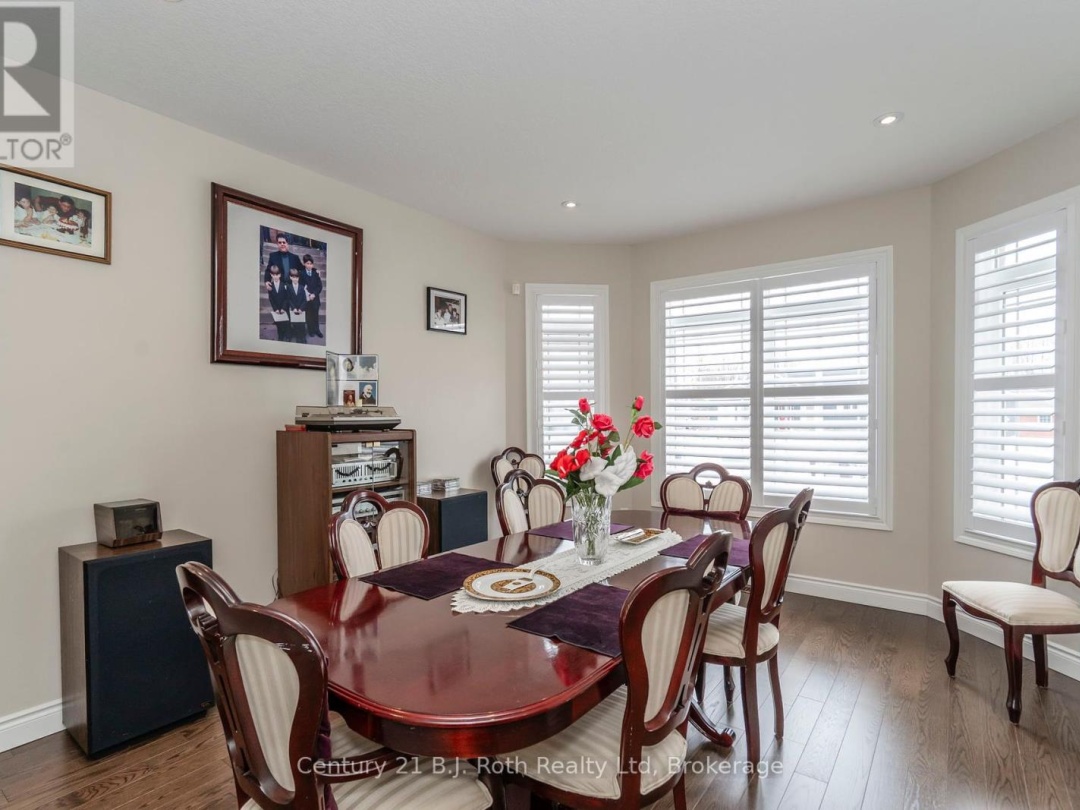 4 CHARLIE RAWSON BOULEVARD, Tay (Victoria Harbour)