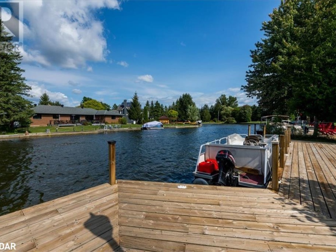 57 Lake Avenue, Lake Simcoe