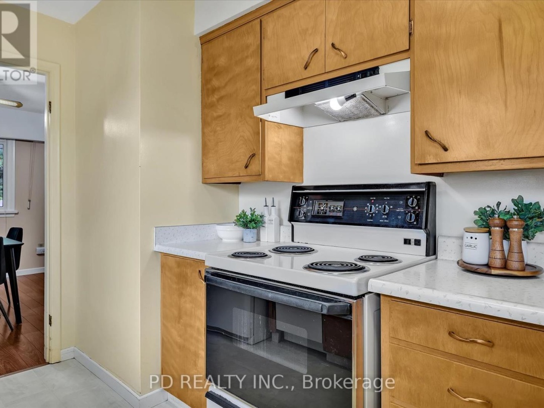 28 BOND STREET E, 