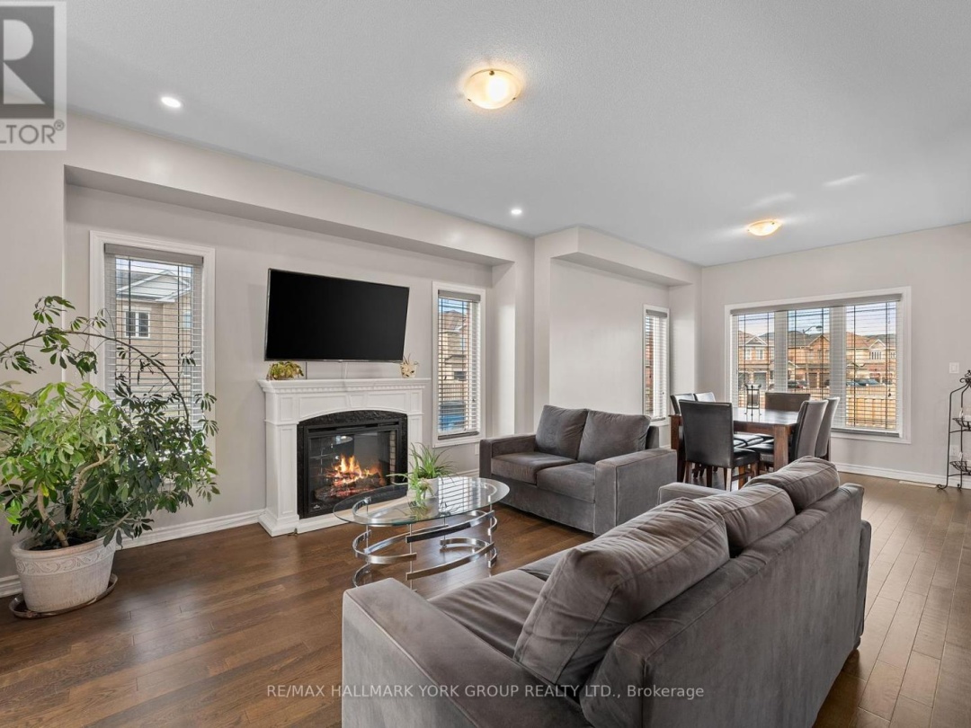 8 POLLOCK AVENUE, Lake Simcoe