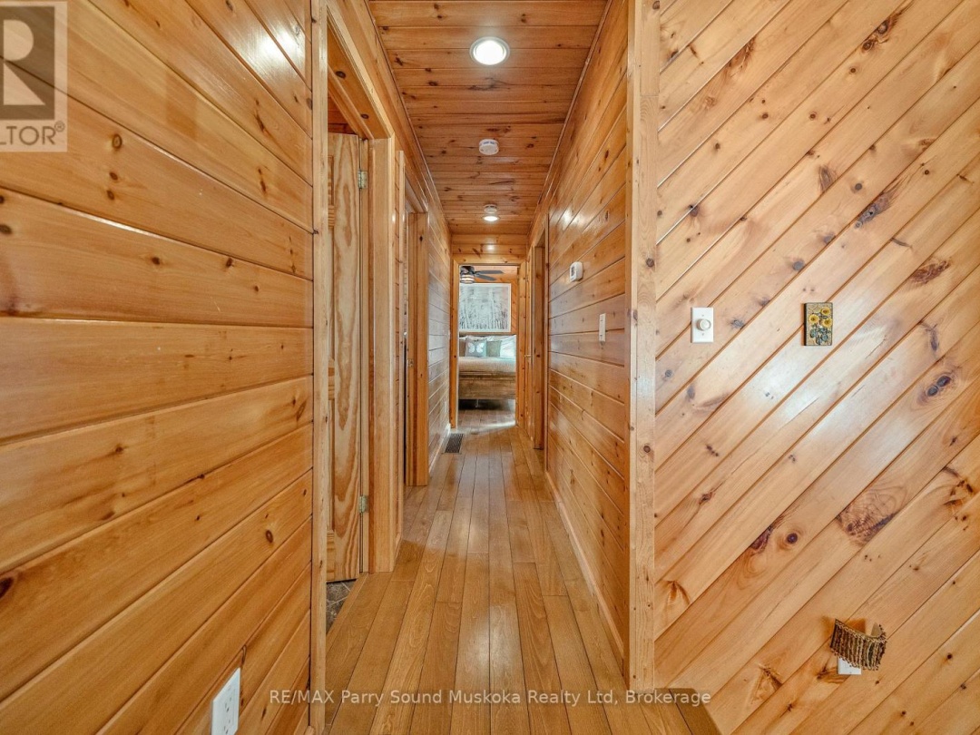 587 CENTRE ROAD, Manitouwabing Lake