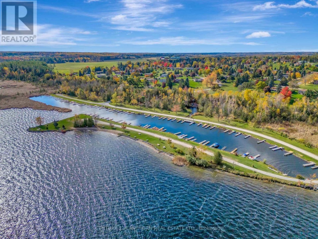 456 OLD SURREY LANE, Pigeon Lake