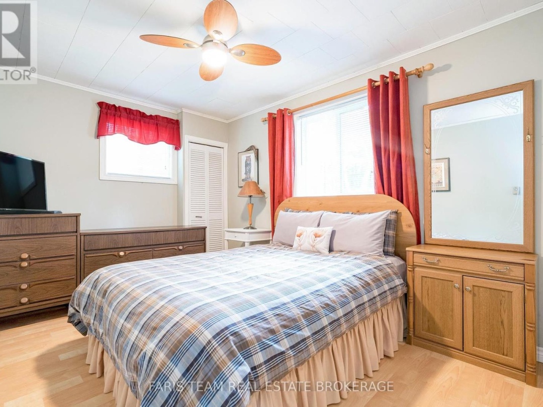8060 OAKRIDGE DRIVE, 