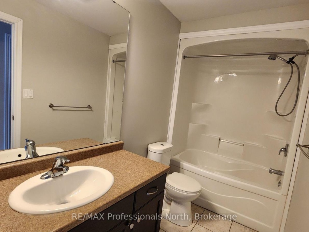 19 DUNCAN STREET E, Huntsville (Chaffey)