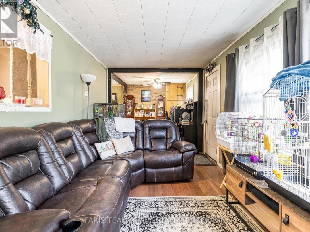 3425 CORONATION AVENUE, 