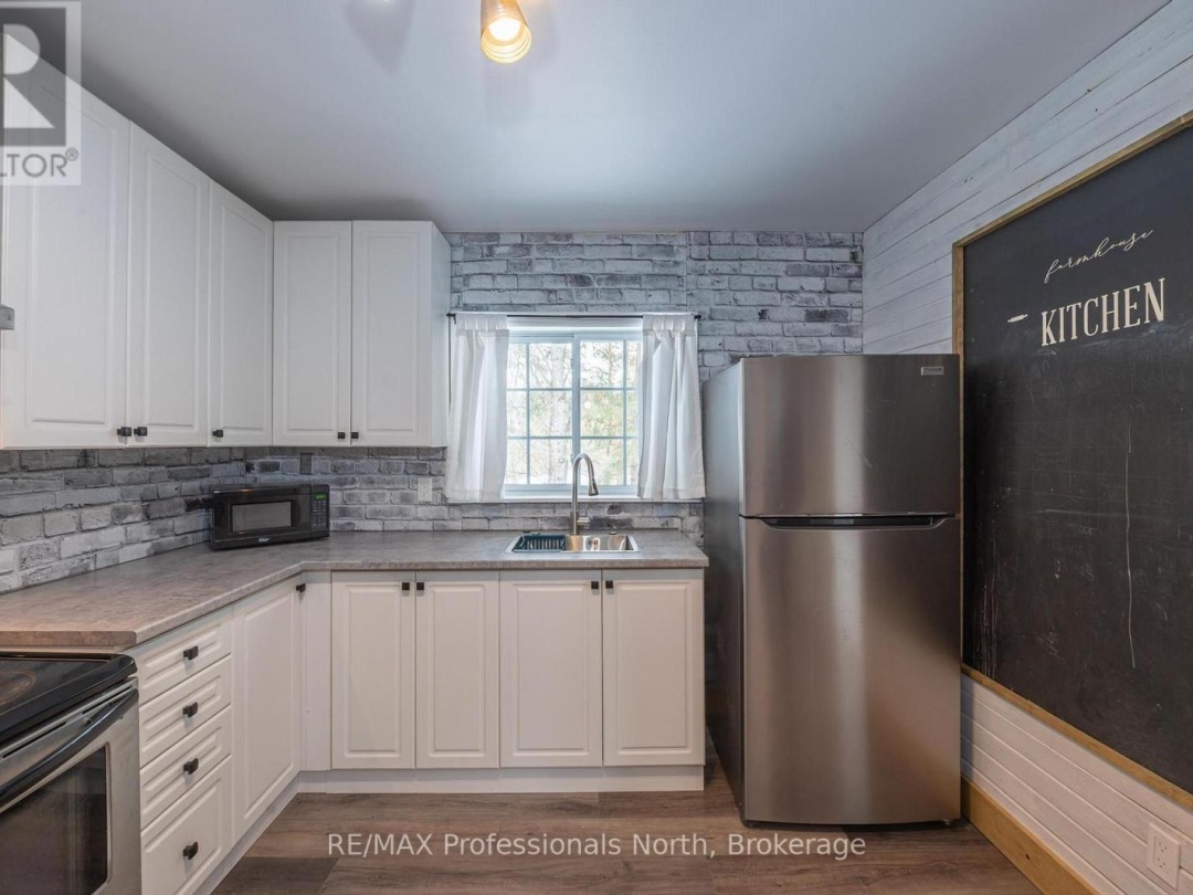 4 DICKSON STREET, Kawartha Lakes (Kinmount)