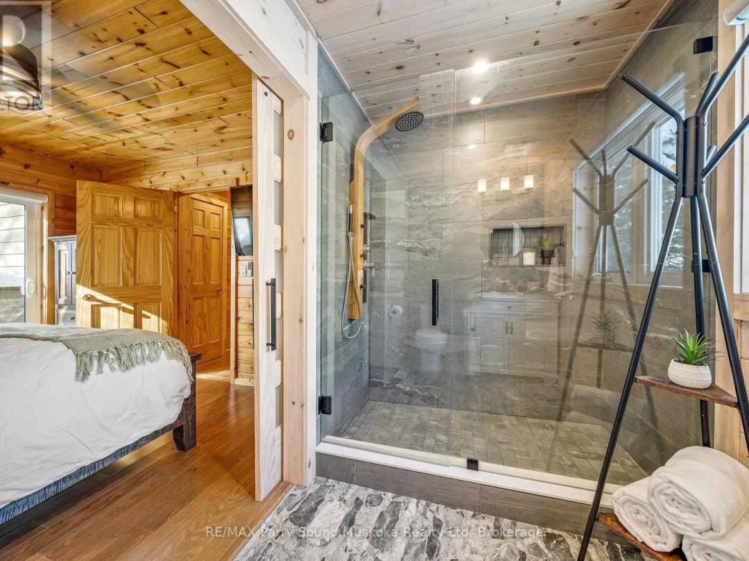587 CENTRE ROAD, Manitouwabing Lake
