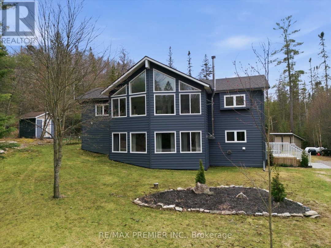 1131 SPRINGDALE PARK ROAD, North Branch Muskoka River