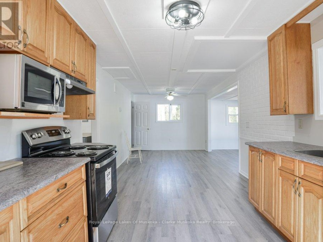 525 HIAWATHA ROAD, Gibson Lake