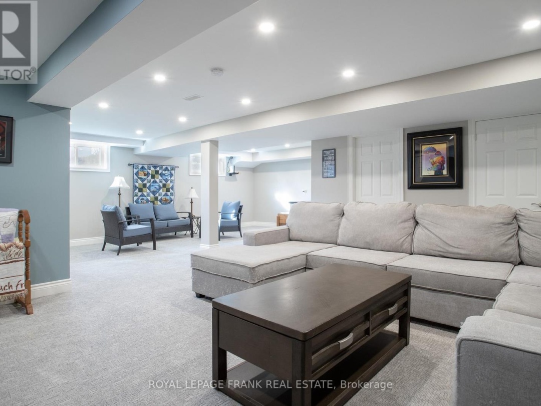 15 HALLETT CRESCENT, 