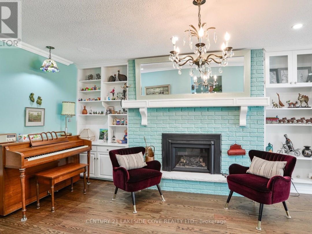 9 PINETREE COURT, 