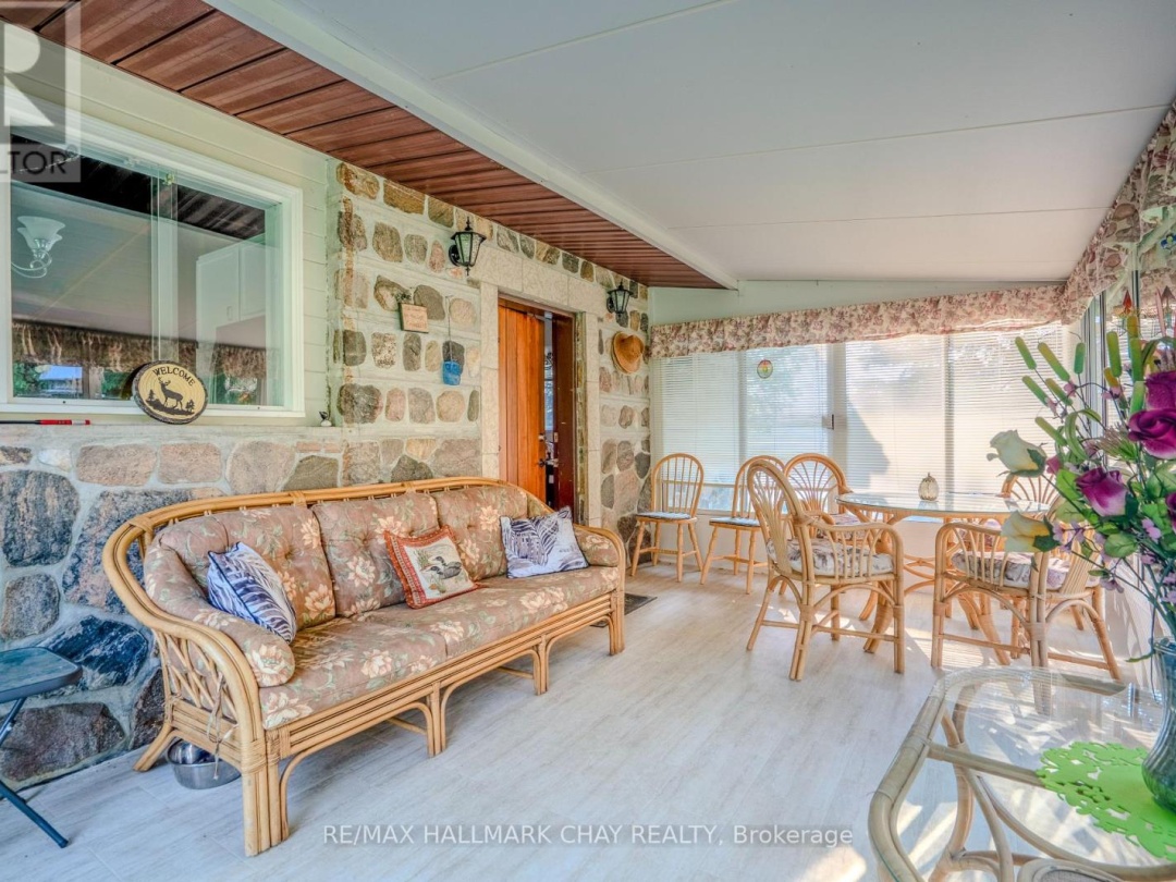 1070 CHAIKOF ROAD, Reay Lake