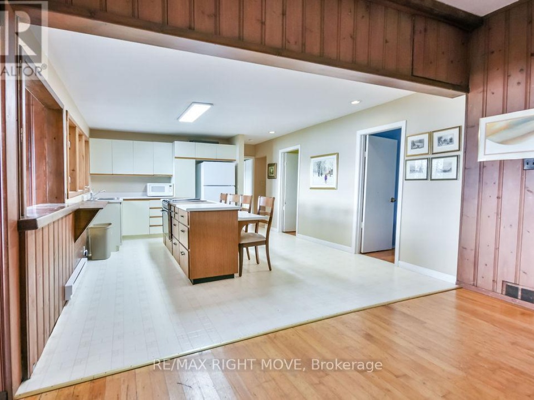 1467 CUNNINGHAM CRESCENT, 