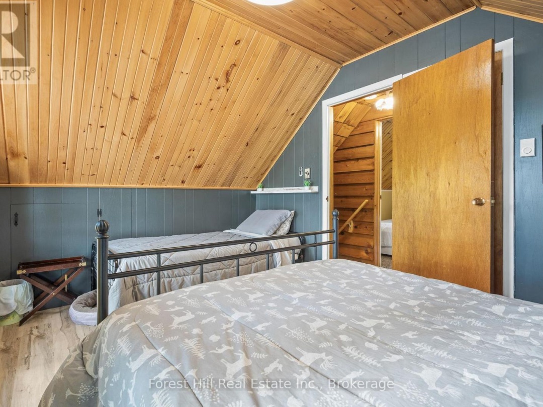 1099 BRACKEN TRAIL, Little Gull Lake