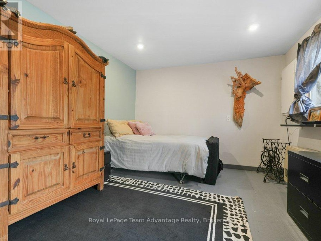 34 BEECHWOOD LANE, Hooton Lake