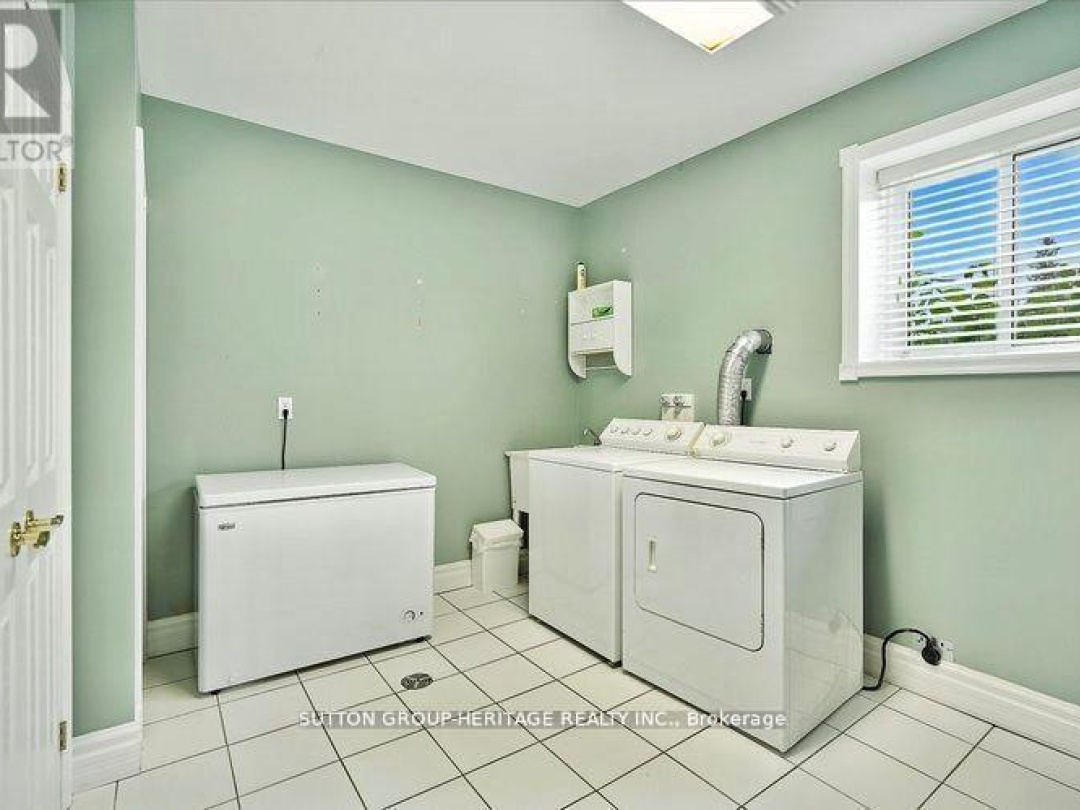 400 FRONT STREET W, Sturgeon Lake