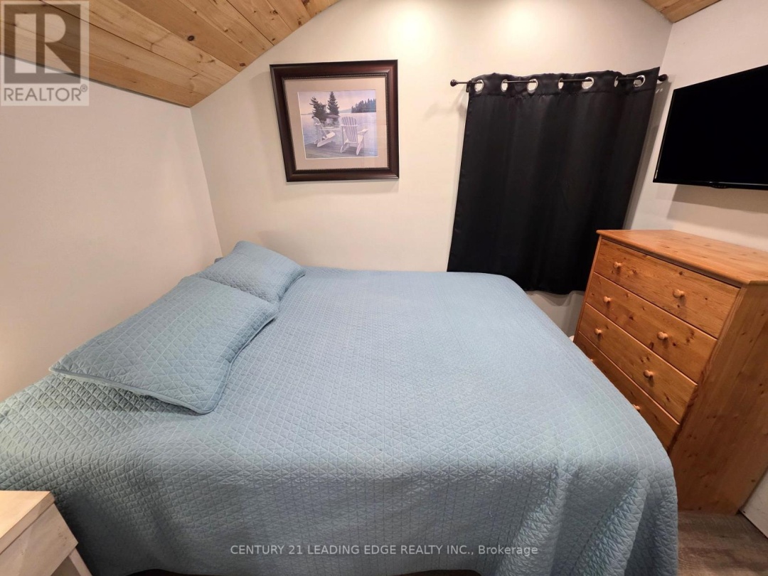 24 - 1043 LOBO DRIVE, South Lake
