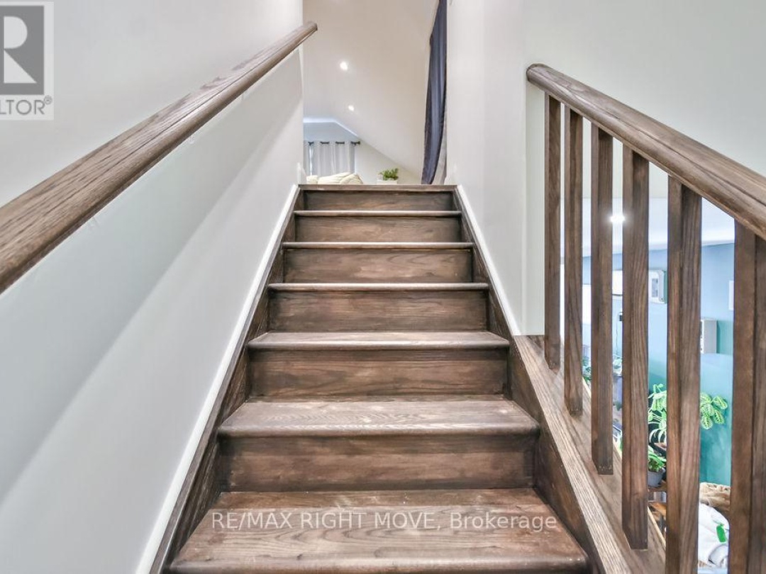 6896 PENTLAND LANE, 