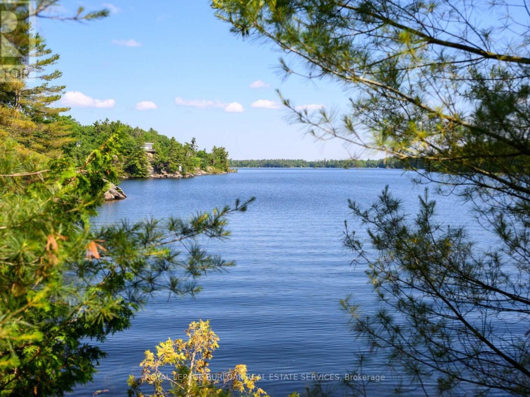 990 HASKETT'S DRIVE, Six Mile Lake