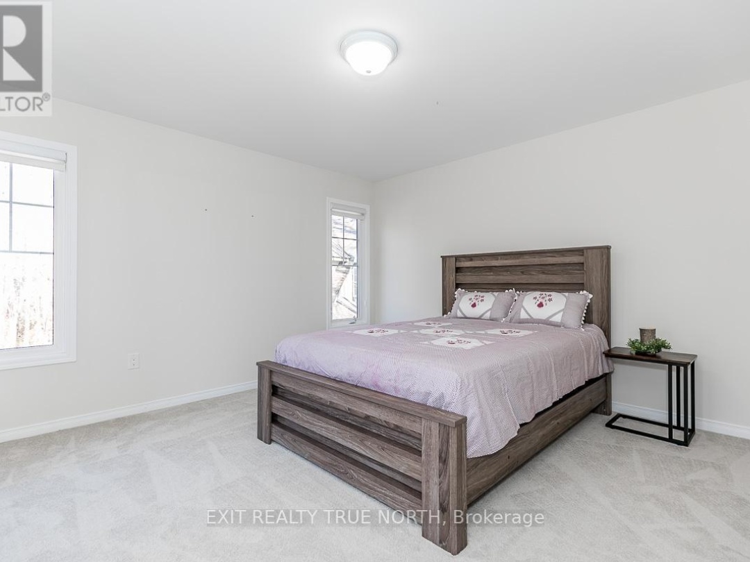 4 COUNTRY TRAIL, 