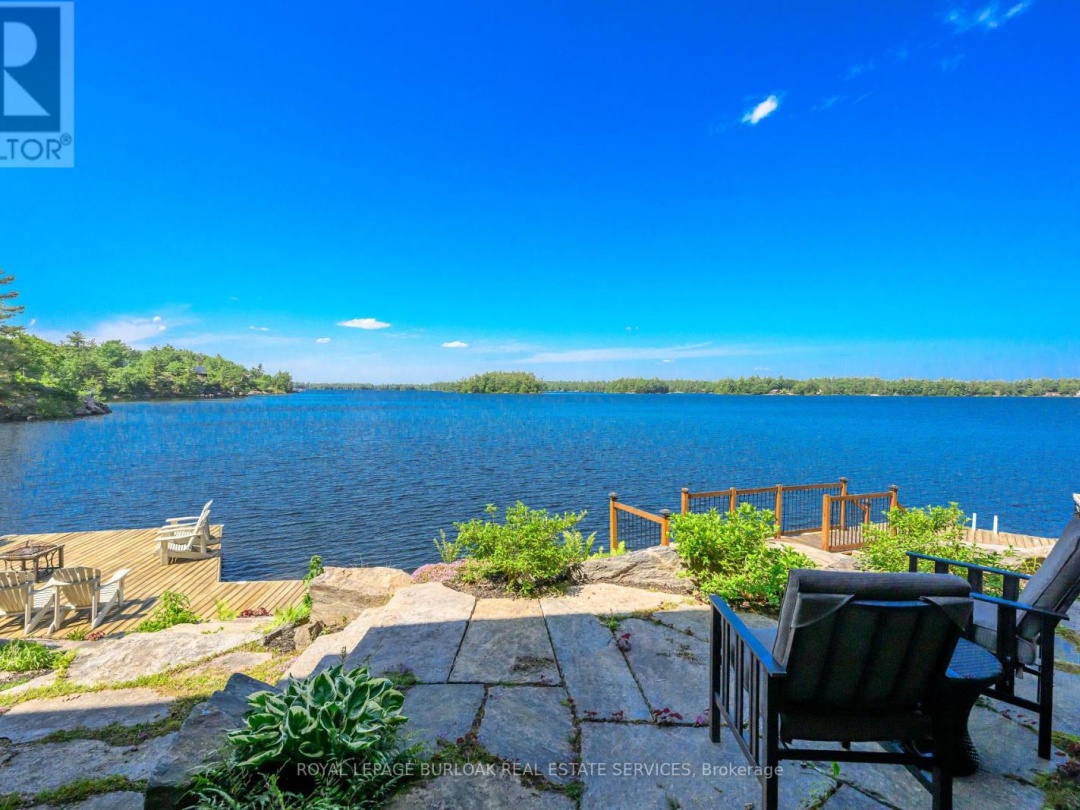 990 HASKETT'S DRIVE, Six Mile Lake