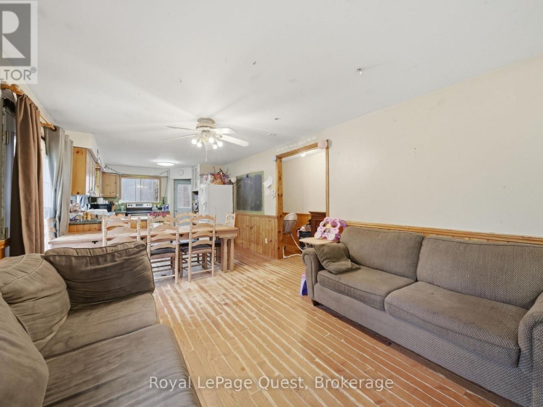 7476 ASH CRESCENT, Black River