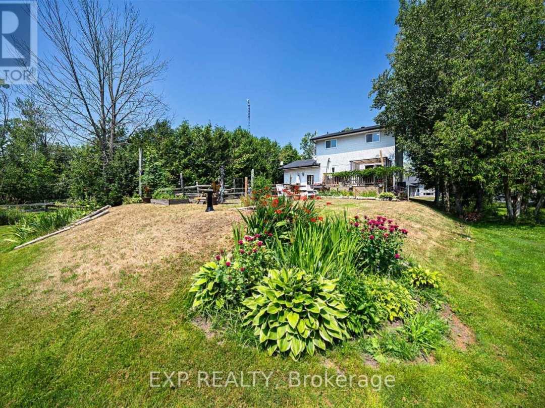 8 PINEWOOD BOULEVARD, 