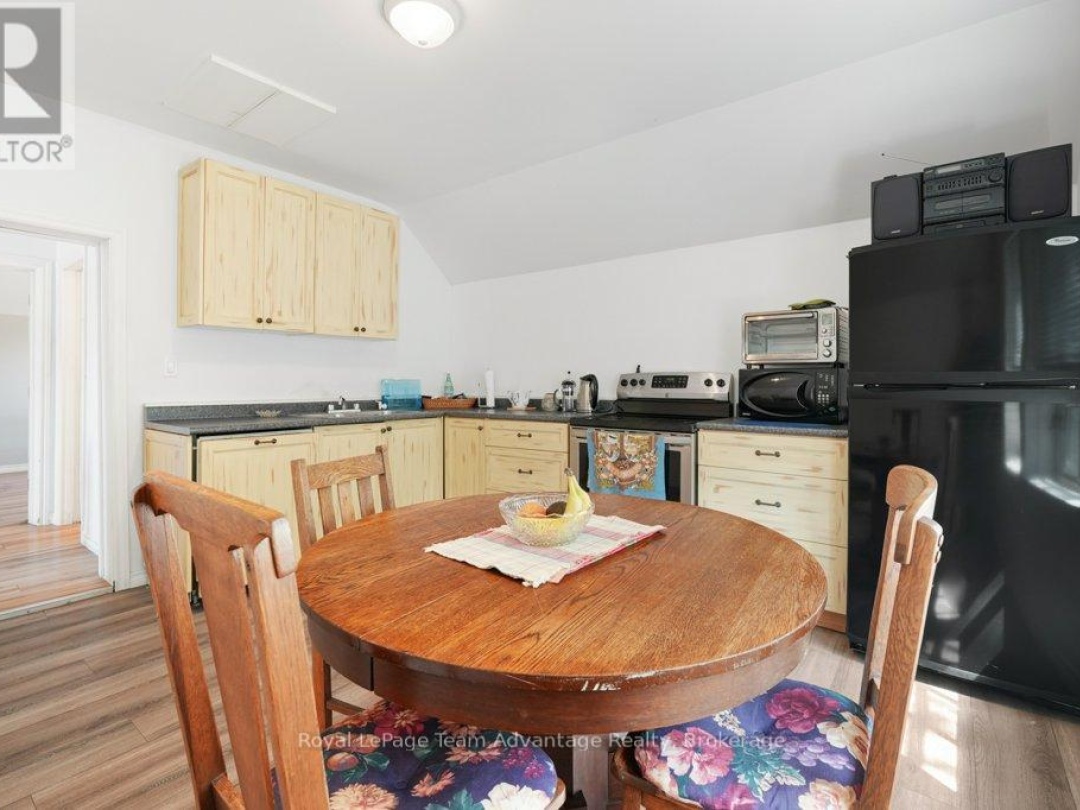 76 BOWES STREET, Parry Sound