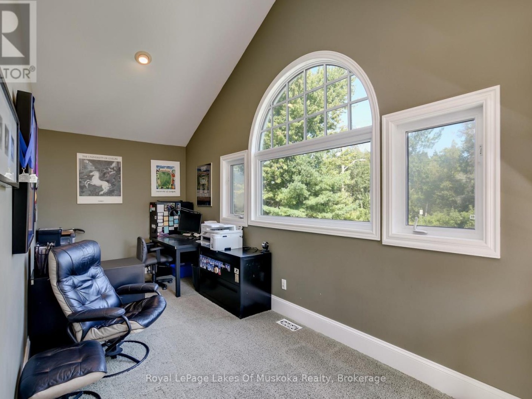 230 ECCLESTONE DRIVE, Bracebridge (Macaulay)