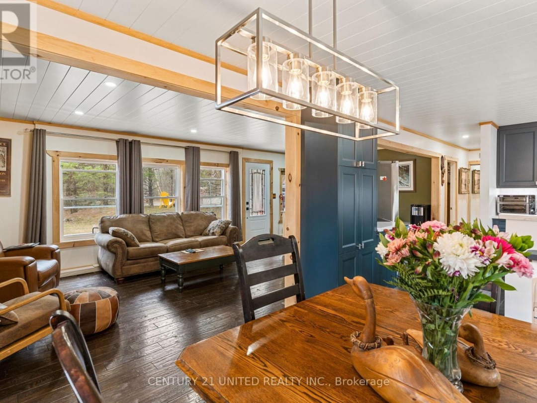 1001 ENGLISH CIRCLE, Tamarack Lake