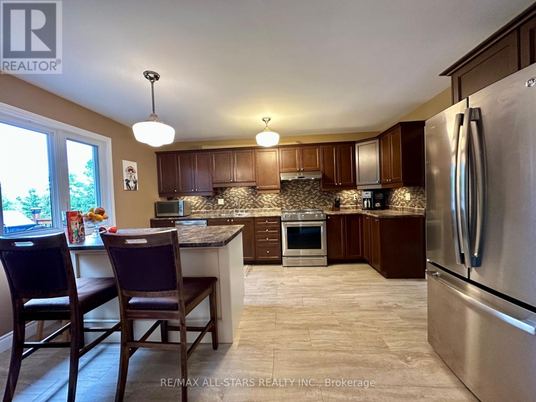 243 WEST STREET, Kawartha Lakes (Bobcaygeon)